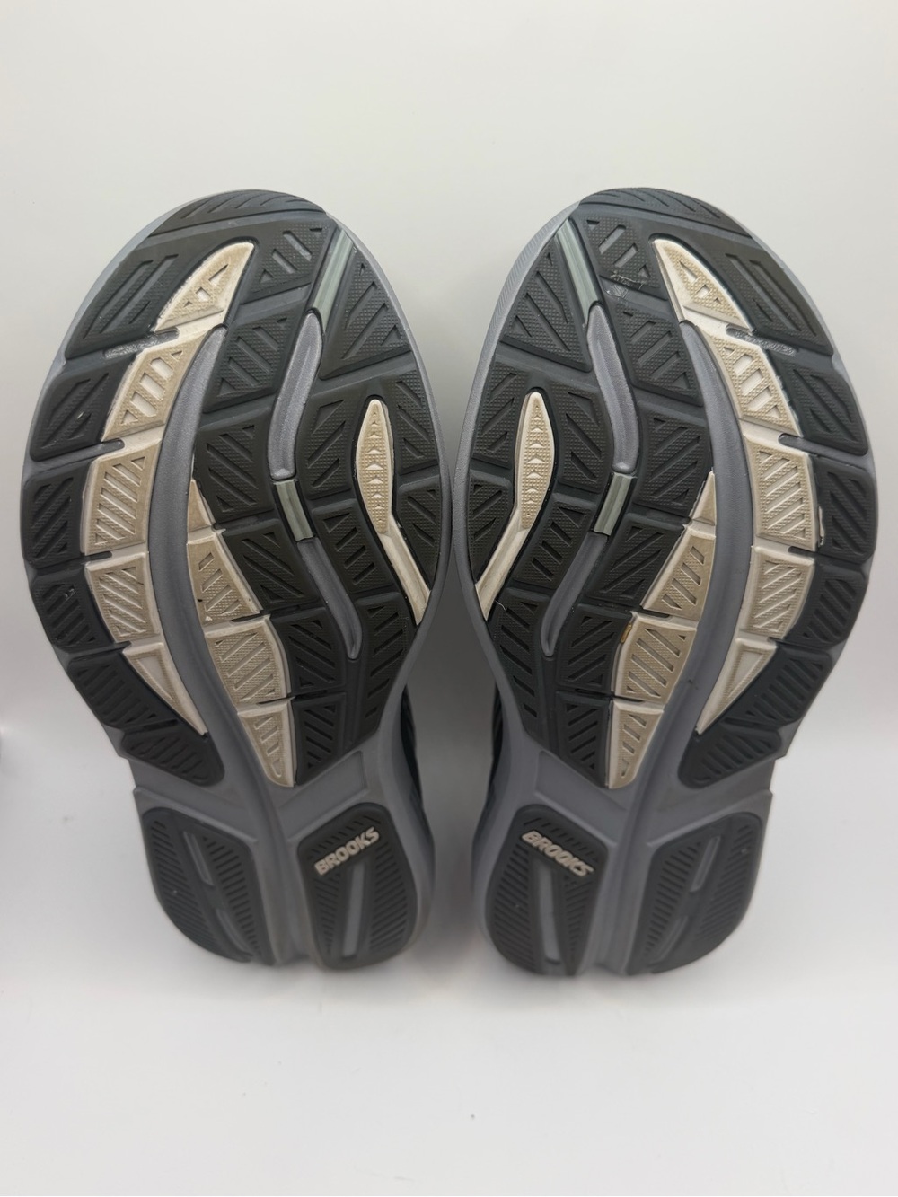 Brooks Ghost Max 3 Mens Size 8.5 4E Extra Wide Gray Road Running Shoes - Picture 15 of 16